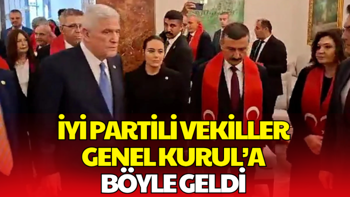 İYİ Partili Vekiller Genel Kurul'a Türk Bayraklarıyla Geldi